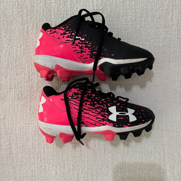 Under Armour Other - Under Armour Leadoff RM Kids Baseball Cleats Black Pink 1278754-064 Size 12K